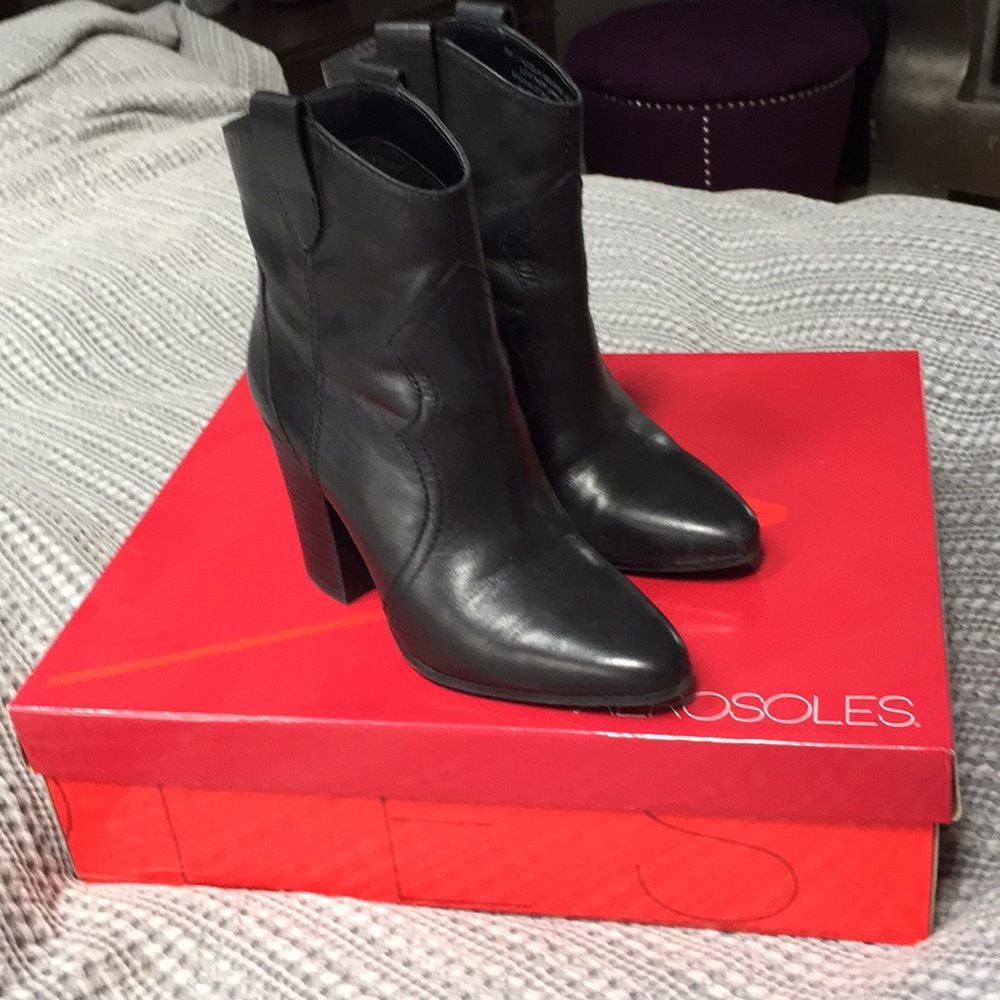 Black ankle booties aerosoles size 5